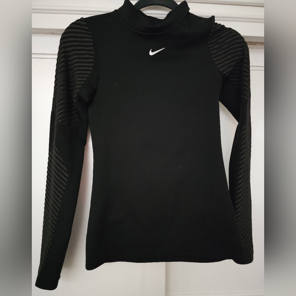 Nike Women's Therma-got Black Long Sleeve Top and Bottom Set.
